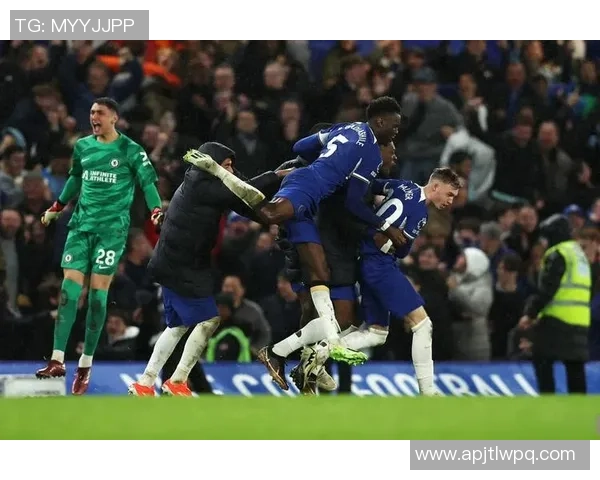 切尔西在世界杯中以3-0战胜本菲卡帽子戏法引发全场狂欢战术分析揭秘