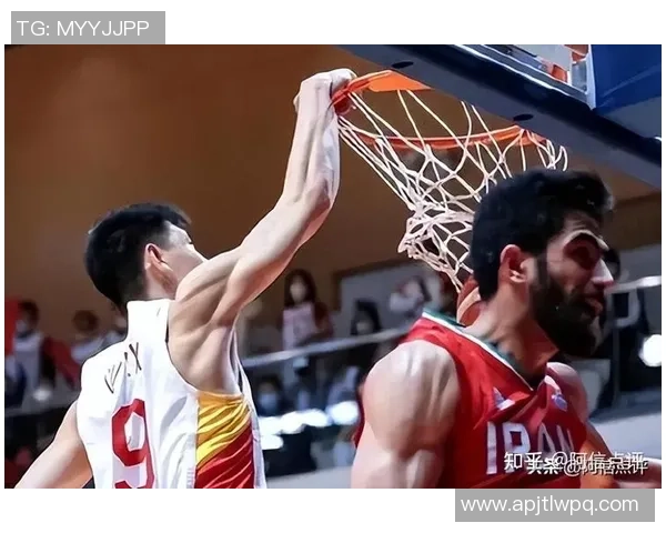 姚明被爆扣瞬间引发全场沸腾，篮球界再掀热潮的背后故事揭秘