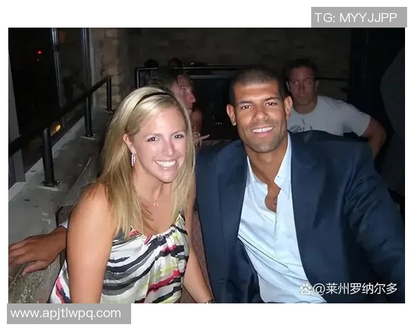 姚明邀请巴蒂尔共话篮球梦想与友谊的深厚情谊