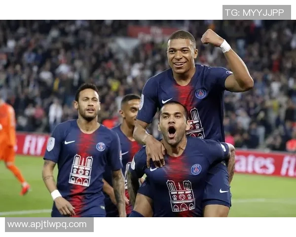 热刺主场大胜拜仁3-0足总杯精彩瞬间引发全场狂欢