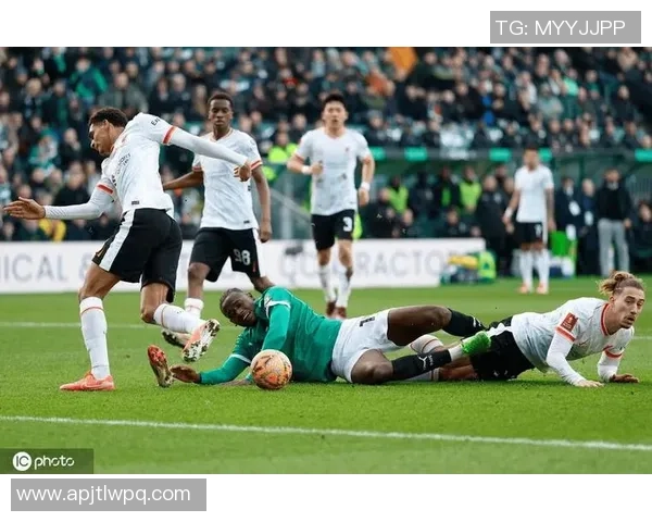 足总杯精彩对决那不勒斯大胜多特蒙德神扑瞬间成比赛转折点