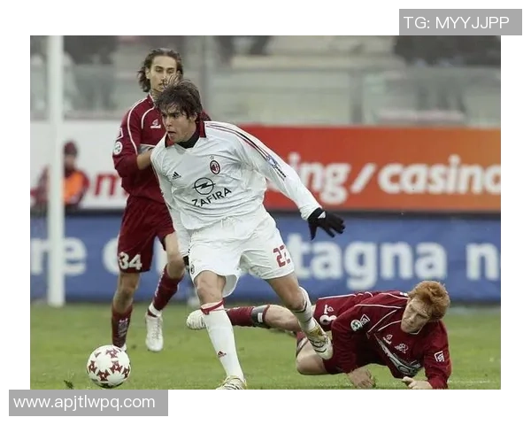 世界杯精彩对决AC米兰逆转拜仁帽子戏法点燃全场激情 世界杯精彩对决AC米兰逆转拜仁帽子戏法点燃全场激情