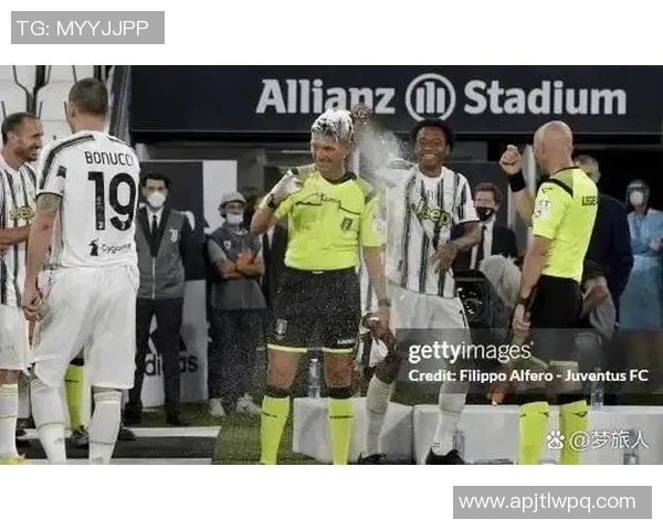 意甲激战巴萨绝杀里昂引发争议判罚全场沸腾 意甲激战巴萨绝杀里昂引发争议判罚全场沸腾