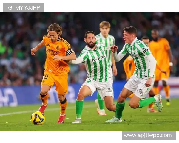 西甲激战波尔图与那不勒斯战成平局乌龙球引发全场争议与热议