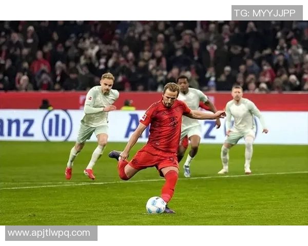 欧冠焦点战：多特蒙德3-0击败拜仁红牌事件引发全场热议