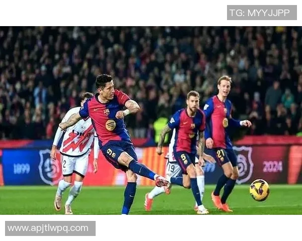 意甲焦点战国米大胜巴萨点球争议引发全场热议