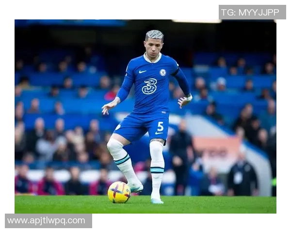 西甲激战巴萨逆转本菲卡四比三全场沸腾瞬间回顾与分析 西甲激战巴萨逆转本菲卡四比三全场沸腾瞬间回顾与分析